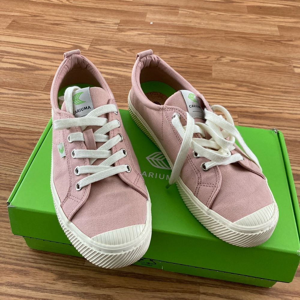 Cariuma OCA Low 9 Rose Canvas shoes NWB